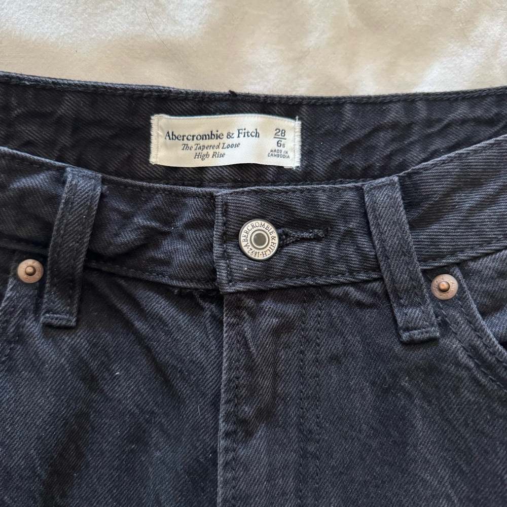 Abercrombie & Fitch Women's High Rise Tapered Loose Jean - Picture 3 of 3